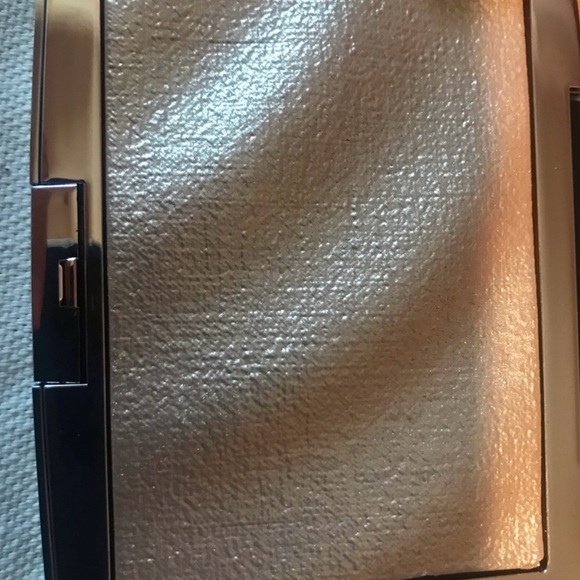 Anastasia Beverly Hills Amrezy Highlighter - Radiant Gold - Picture 4 of 4